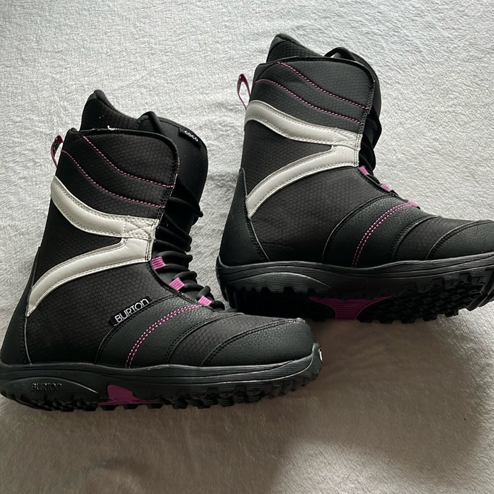 Burton Women’s Snowboard Boots Size 9